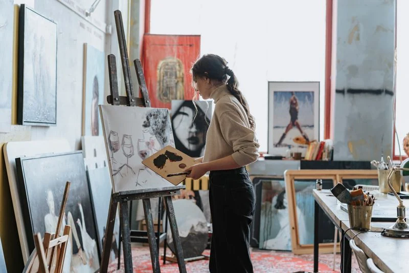 atelier d'artiste femme peintre