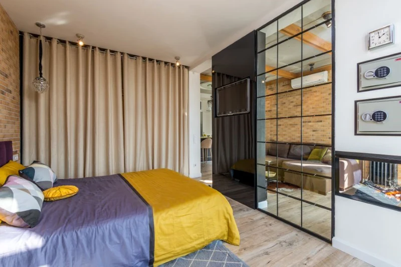 verrière intérieure dans une chambre