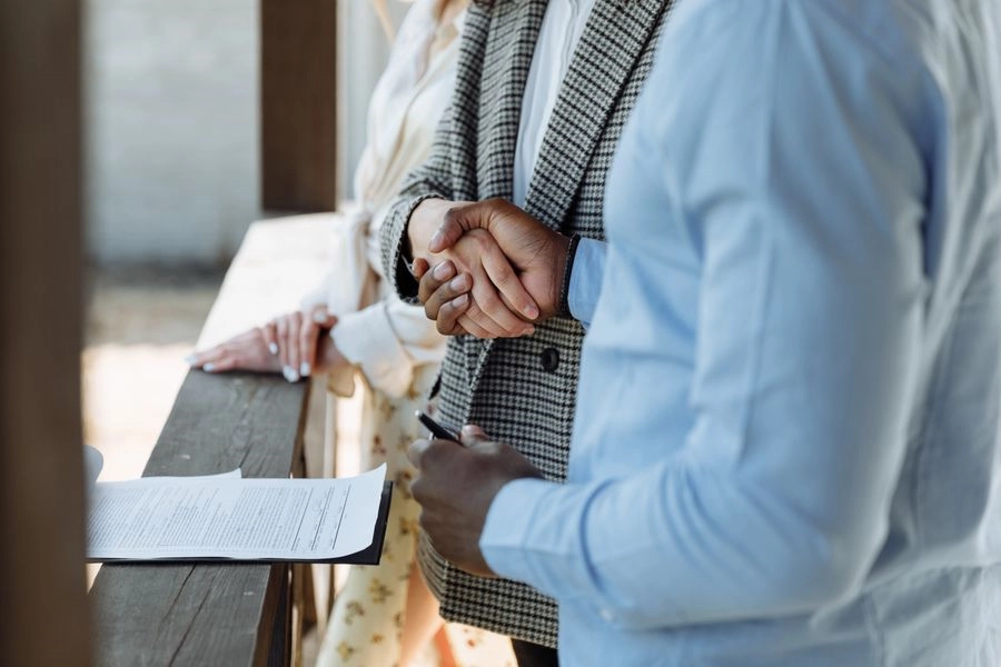 Compromis de vente : que faut-il absolument vérifier avant de signer ?