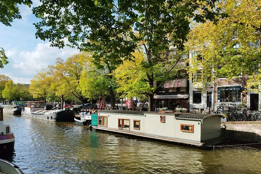 Acheter une péniche (pour y loger) : ce qu’il faut savoir avant de se lancer