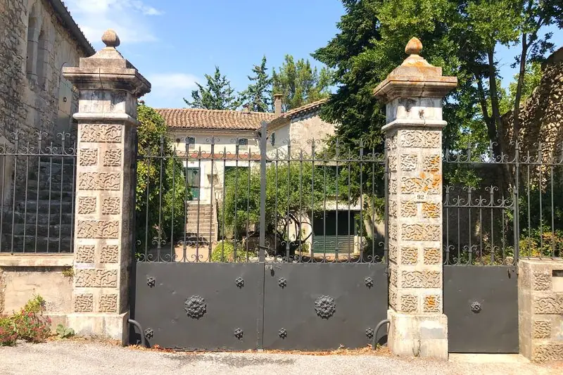 entretenir un portail de maison en métal