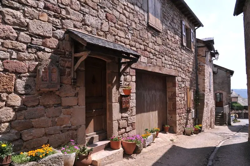 maison en pierre : que vérifier avant de signer